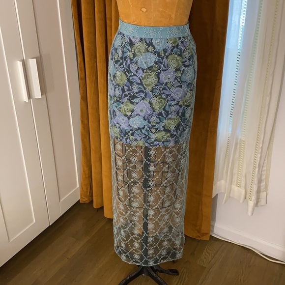 NWT Burberry Watercolor Rose Print and Lace Skirt - Picture 8 of 13